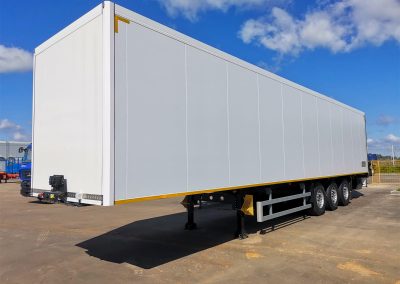 Изотермический полуприцеп на шасси Wielton