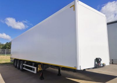 Изотермический полуприцеп на шасси Wielton