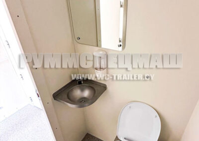 Прицеп туалет на 4 кабинки с вакуумным туалетным модулем