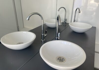 5 кабинок с отсеком для маломобильных групп населения