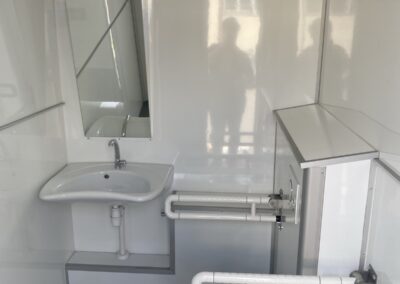 5 кабинок с отсеком для маломобильных групп населения