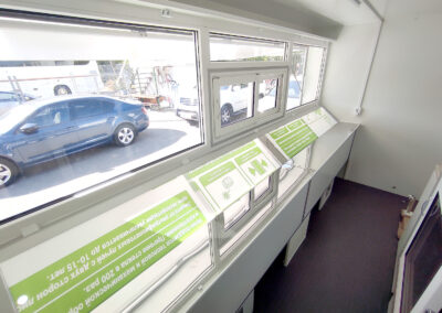 Торговый двухосный прицеп 813230 Х