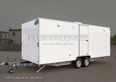 Прицеп туалет на 4 кабинки с вакуумным туалетным модулем