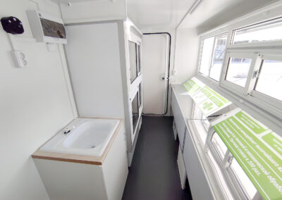 Торговый двухосный прицеп 813230 Х