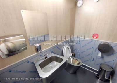 Прицеп туалет на 2 кабинки с вакуумным туалетным модулем