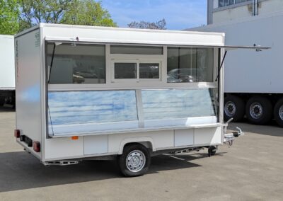 Автоприцеп торговый  813210 с холодильным оборудованием