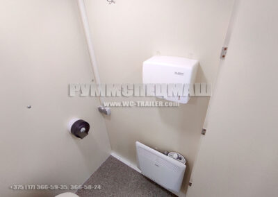 Прицеп туалет на 4 кабинки с вакуумным туалетным модулем