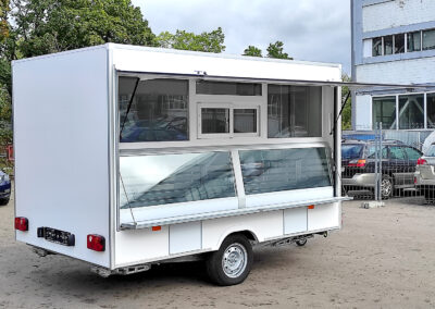 Автоприцеп торговый  813210 с холодильным оборудованием