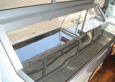 Автоприцеп торговый 813210 с выдвижной витриной