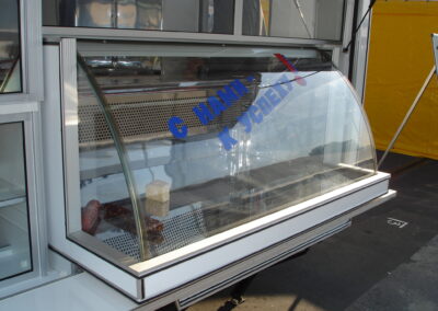 Автоприцеп торговый 813210 с выдвижной витриной