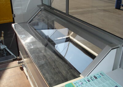 Автоприцеп торговый 813210 с выдвижной витриной