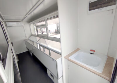 Автоприцеп торговый 813270 с короткой ставней