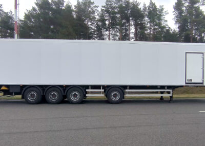 Полуприцеп изотермический КУПАВА 93GT40 на шасси Gut Trailer