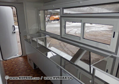 Автоприцеп торговый 813290 с угловой витриной