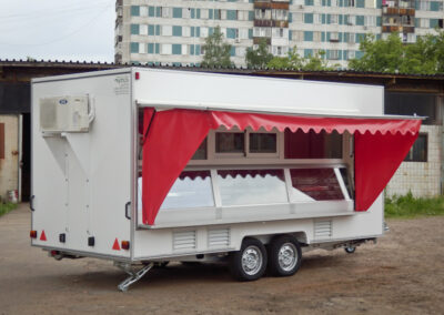 Автоприцеп торговый 813290 с морозильными витринами