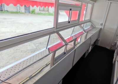 Автоприцеп торговый 813290 с морозильными витринами